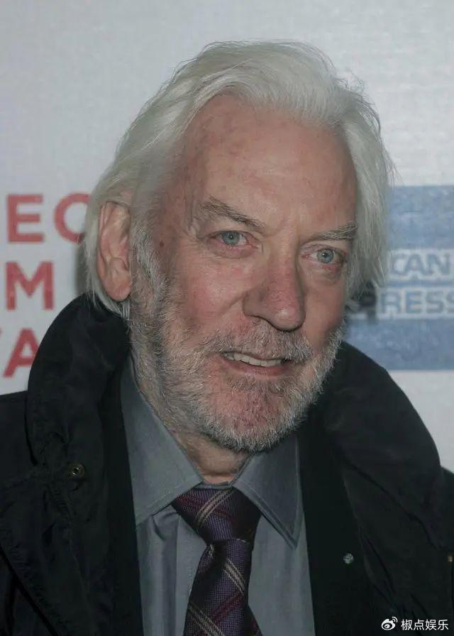 奥斯卡大腕萨瑟兰去世，曾出演《白求恩》，享年88岁，最后露面照公开