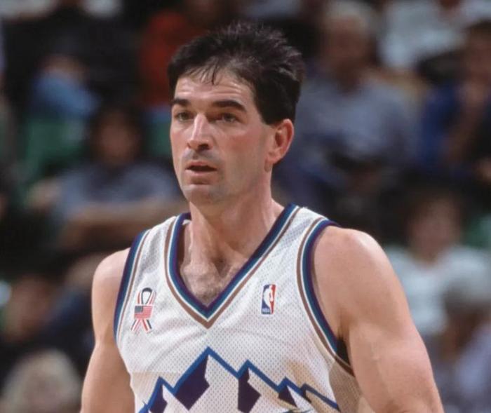 斯托克顿的历史助攻王是因为他的搭档是卡尔马龙吗？