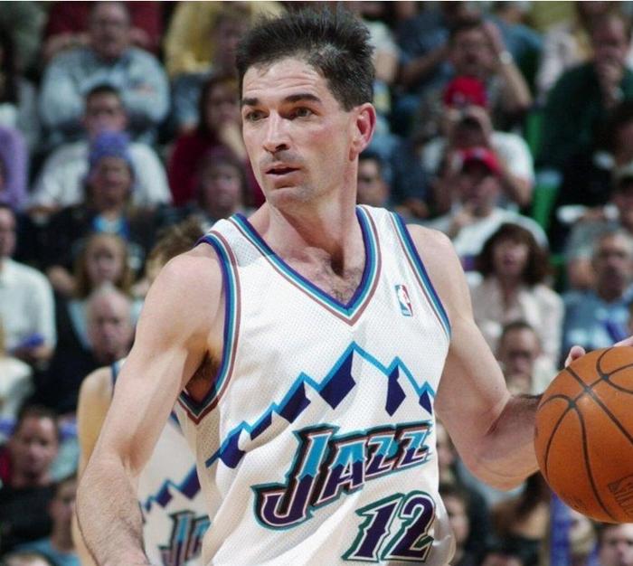 斯托克顿的历史助攻王是因为他的搭档是卡尔马龙吗？